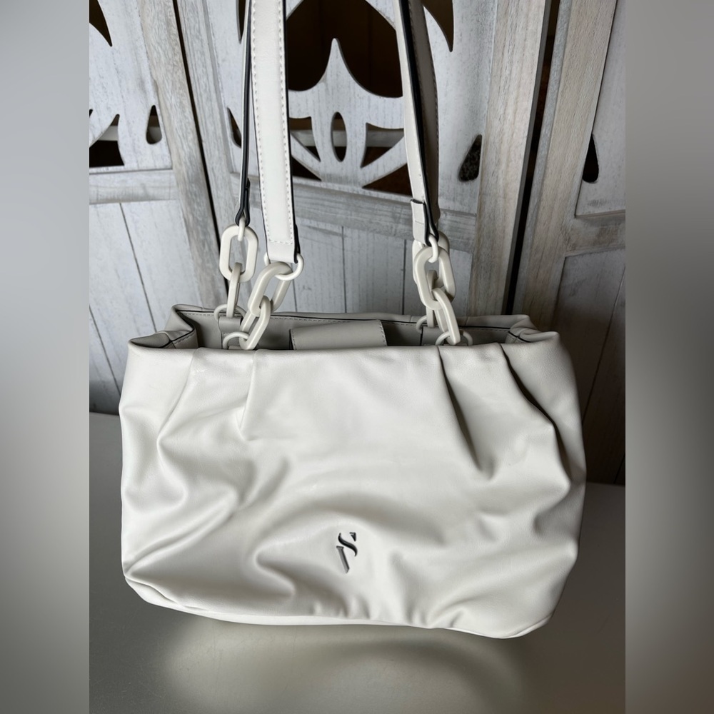 Simply Vera Vera Wang Women's Light Gray Shoulder Bag Purse Chainlink